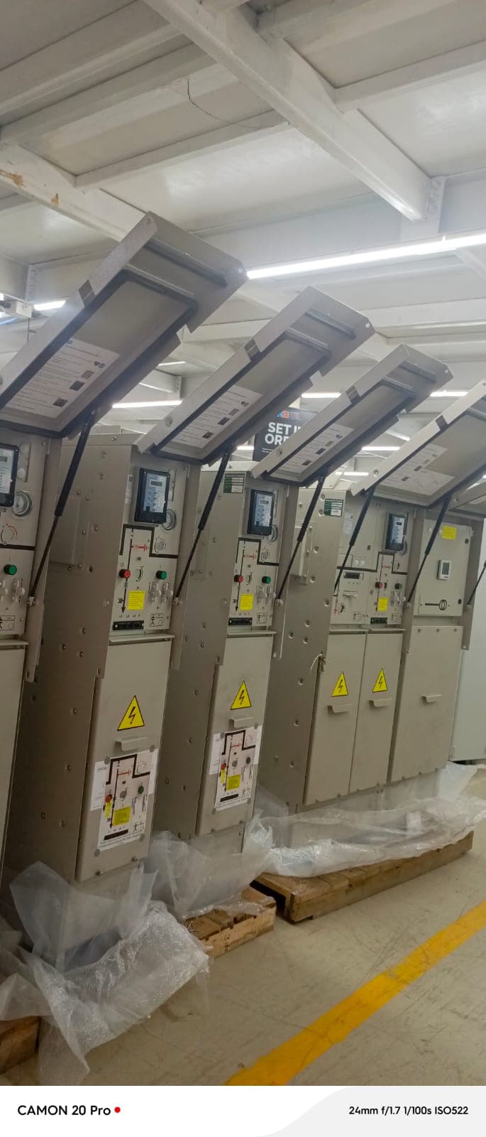 Power distribution switchgear systems
